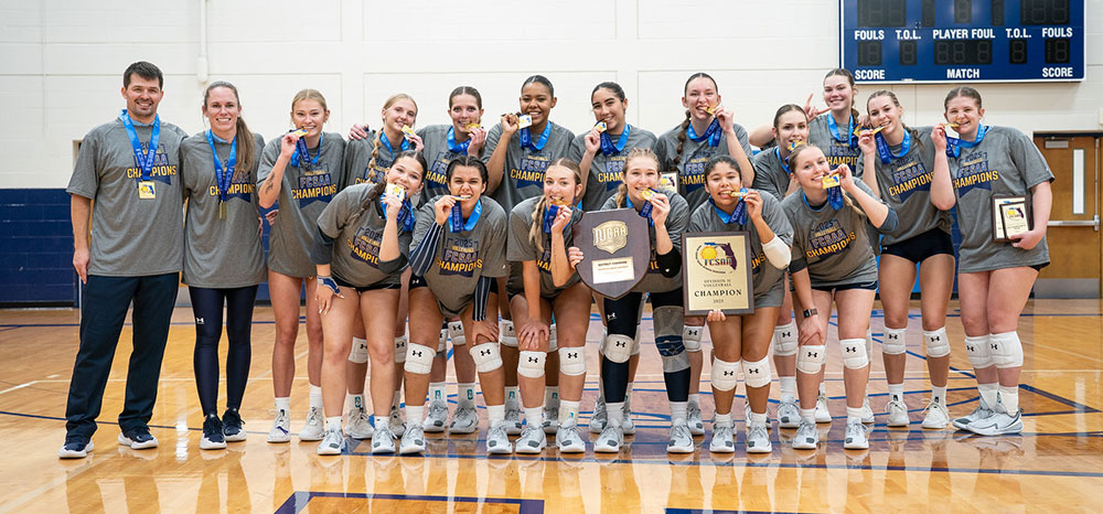 Group photo of Vikings volleyball team